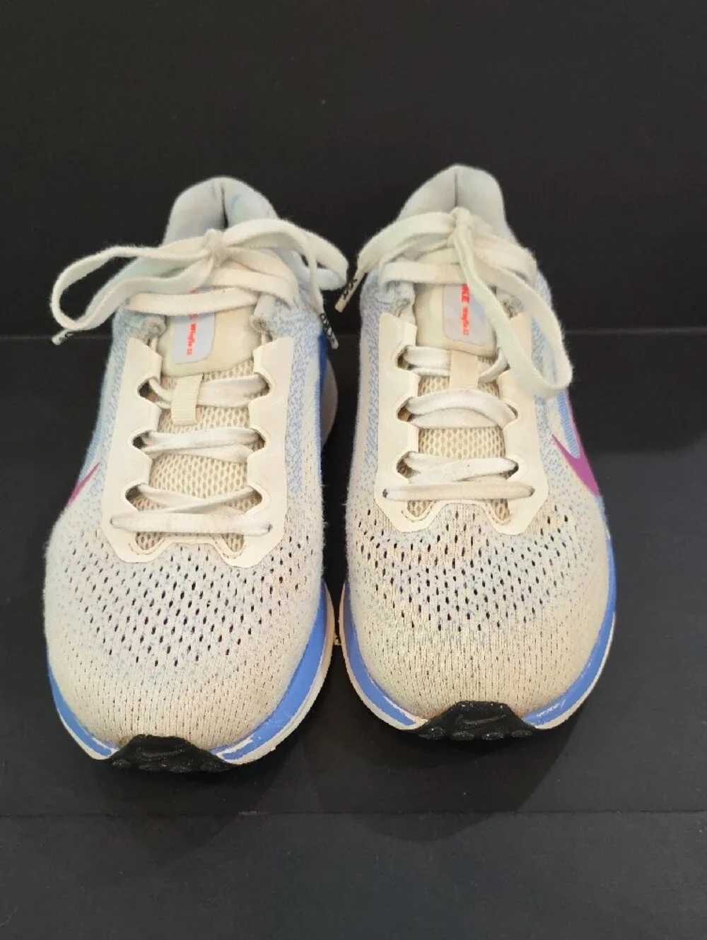Nike Winflo 11 Women's Sneakers - Cream with Blue & Pink Accents Size 8.5